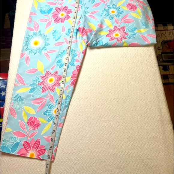 Beautiful! Floral Capris Womens NWOT Talbots Stretch Size 10 Side Zip - Picture 3 of 4